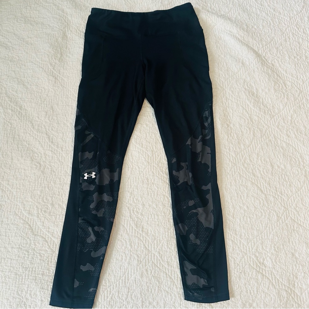 Under Armour leggins Black/Camo, Color: Black and Gray Size: Medium